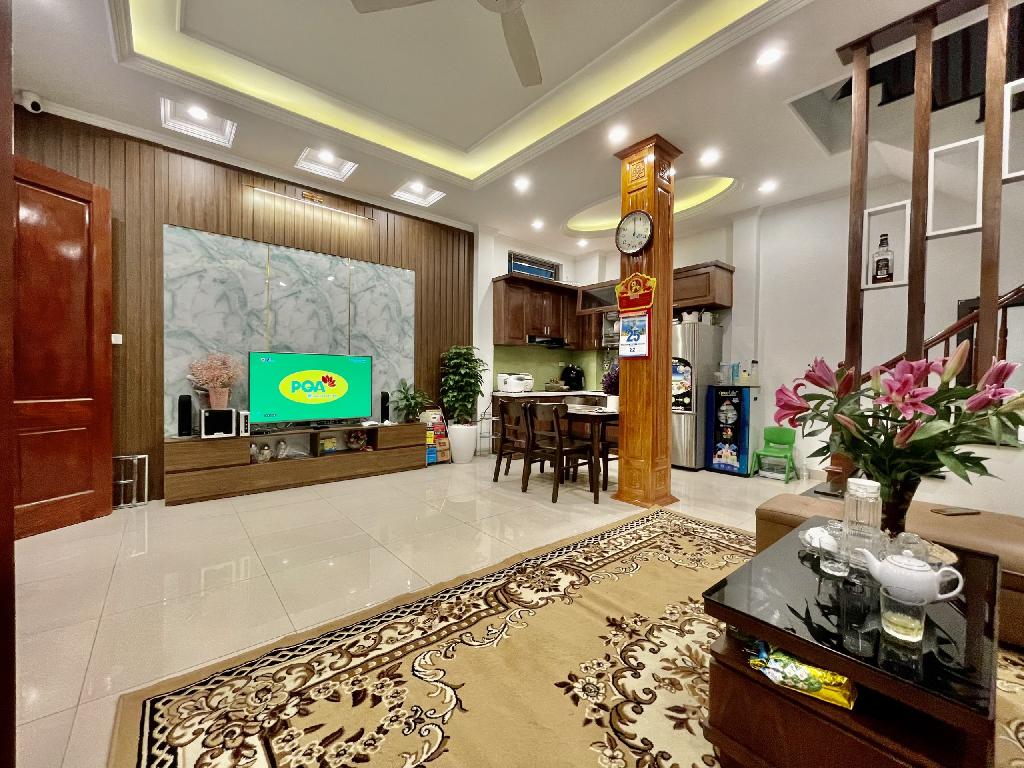 Chính chủ bán gấp nhà phố Giang Biên giá rẻ nhất thị trường